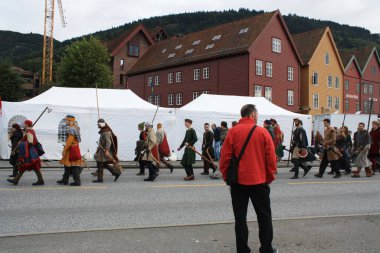 Bergen, Norveç kenti fiyortlar ve dağlar arasında.