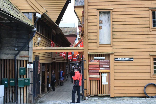 Bergen, Norwegian city between fjords and mountains.