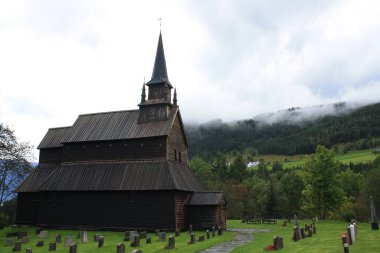 Kaupanger Stave Kilisesi, 12. yüzyılın en büyük kiliselerinden biri. Norveç.