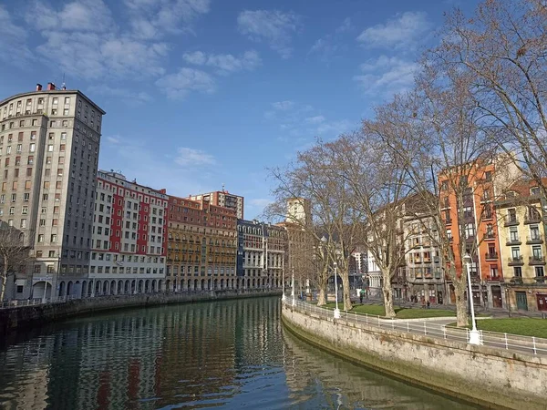 Bilbao Beautiful Views Its Estuary Passes Old Town Vizcaya Spain — Zdjęcie stockowe