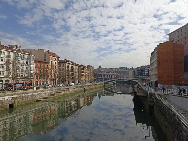 Bilbao Beautiful Views Its Estuary Passes Old Town Vizcaya Spain Imagen De Stock