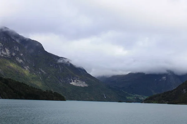 Loch Stryn Surrounded Impressive Mountains Norway — Fotografia de Stock