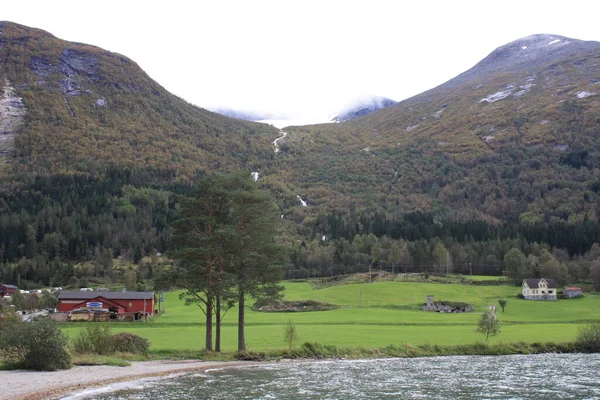 Oppstrynsvatn Norwegian Lake Town Stryn —  Fotos de Stock