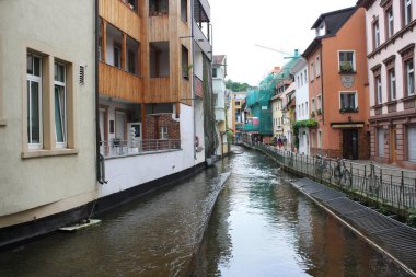 Freiburg, Kara Orman 'ın ortasında güzel bir ortaçağ mahallesi olan bir şehir. Almanya.