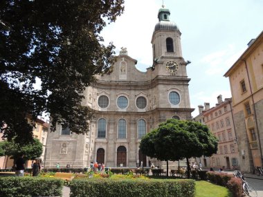 Innsbruck, Avusturya şehri Tyrol 'un kalbinde yer almaktadır..