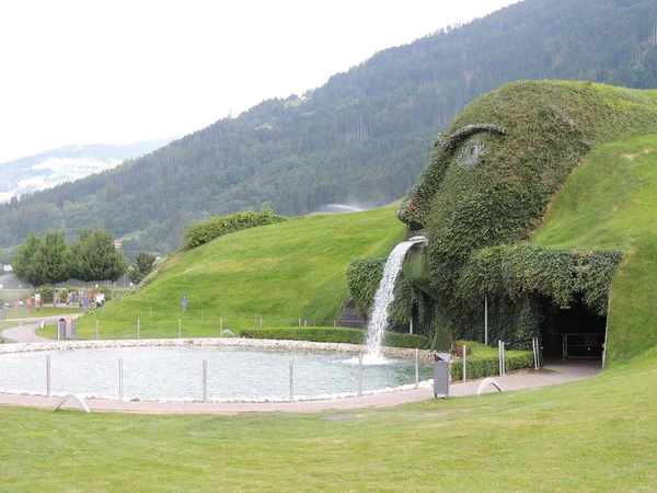 Wattens Město Tyrolsku Rakouska Kde Sídlí Továrna Muzeum Swarovski — Stock fotografie