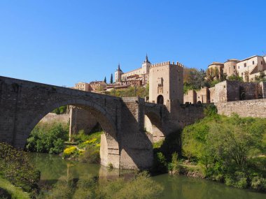 Toledo, duvarlarla çevrili Castilla La Mancha şehri. İspanya.