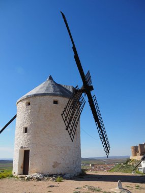 Consuegra, İspanya 'nın yel değirmenleriyle ünlü kasabası..
