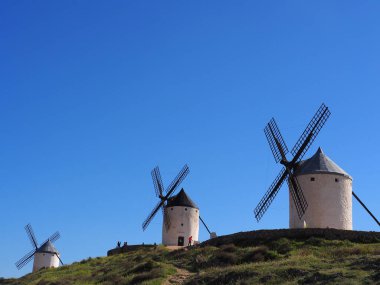 Consuegra, İspanya 'nın yel değirmenleriyle ünlü kasabası..