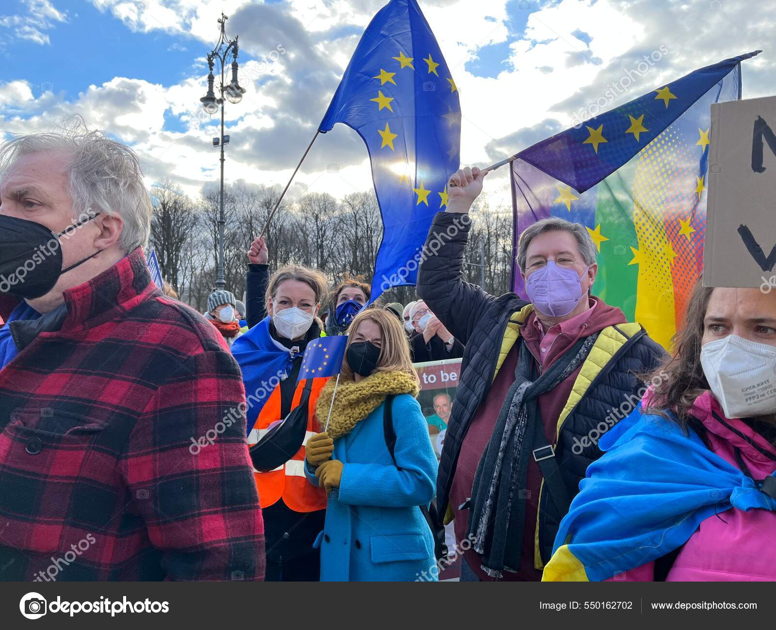 Германия Берлин 2022 Протестующие Против Вторжения России Украину.