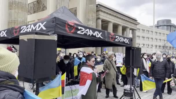 Γερμανία Βερολίνο 2022 Διαδήλωση Κατά Της Εισβολής Της Ρωσίας Στην — Δωρεάν Βίντεο