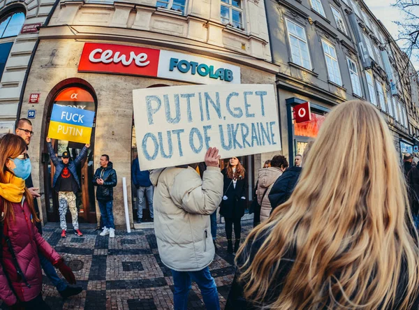 Tjeckien Prag 2022 Folk Protesterar Mot Den Ryska Invasionen Ukraina — Gratis stockfoto