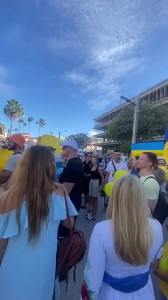 Dominikana Punta Cana 2022 People Protesting Russia Invasion Ukraine — Free Stock Video