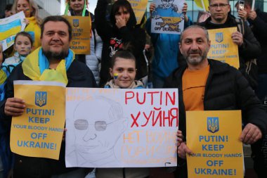 İsrail 26 / 02 / 2022: Rusya 'nın işgalini protesto eden Ukraynalılar İsrail' de yaşıyor.