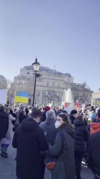 Англия Лондон 2022 Украинцы Живущие Лондоне Протестуют Против Вторжения Русских — Бесплатное стоковое видео