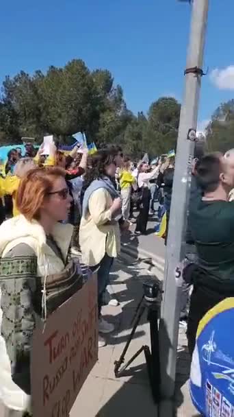 Cypr Nikozja 2022 Ludzie Protestujący Przeciwko Inwazji Rosji Ukrainę — Darmowe wideo stockowe