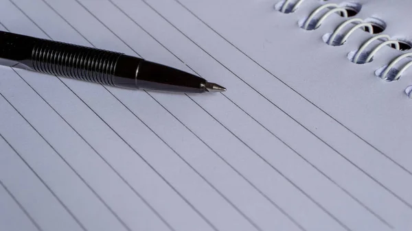 Bolígrafo Tinta Negra Cuaderno Lápiz Sobre Papel Hoja —  Fotos de Stock