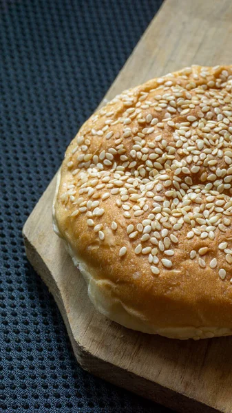 Pão Caseiro Rola Com Sementes Sésamo Pães Hambúrguer Com Sementes — Fotografia de Stock