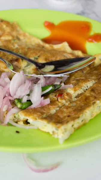 Indonesian Food Called Martabak Telur Made Chicken Duck Eggs Served — Stock Photo, Image