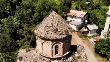 Ortodoks Gürcistan Dolisane Kilisesi 'nin insansız hava aracı ile 4K görüntüleri.