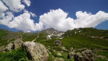 Türkiye Artvin Yıldız Golu Erimemiş Karlar. 4K Zaman Süreleri.