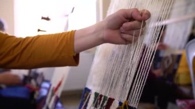 Türkiye 'de Kilim dokuma atölyeleri ve güzel halılar.