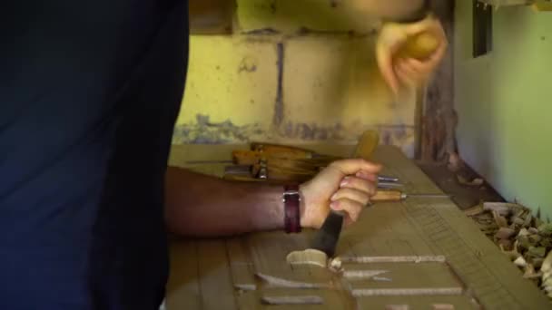 Turkish Wood Carving Master Membuat Mainan Kayu Dan Souvenir Untuk — Stok Video