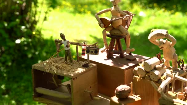 Wooden Mechanical Toy Man Playing Instrument Master Manufactures Wooden Mechanical — Stock Video
