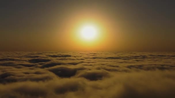 Pôr Sol Fabuloso Céu Laranja Nuvens Brancas Lapso Tempo Cinemático — Vídeo de Stock
