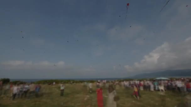 Uçurtma Festivali Zaman Aşımı Hareket Eden Bulutlar Muhteşem Bir Görüntü — Stok video