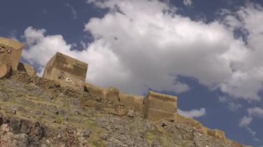4K Zaman Hızı. Turkey Bayburt Kalesi. Zaman Hızı Bulutları.
