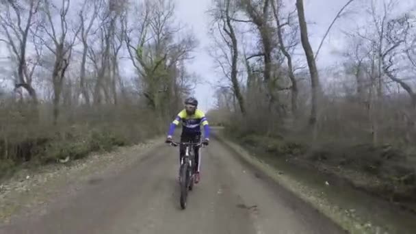 Strong Man Sportswear Black Helmet Rides Bicycle Road Mature Athlete — Stock Video