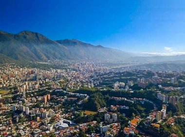 Hoşça kal Azul y el Avila