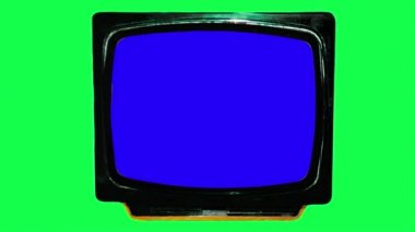 Yeşil renkli anahtar arka planında mavi ekranlı klasik TV seti. Projenizin yakın çekim kompozisyonu için eski TV görüntüsü