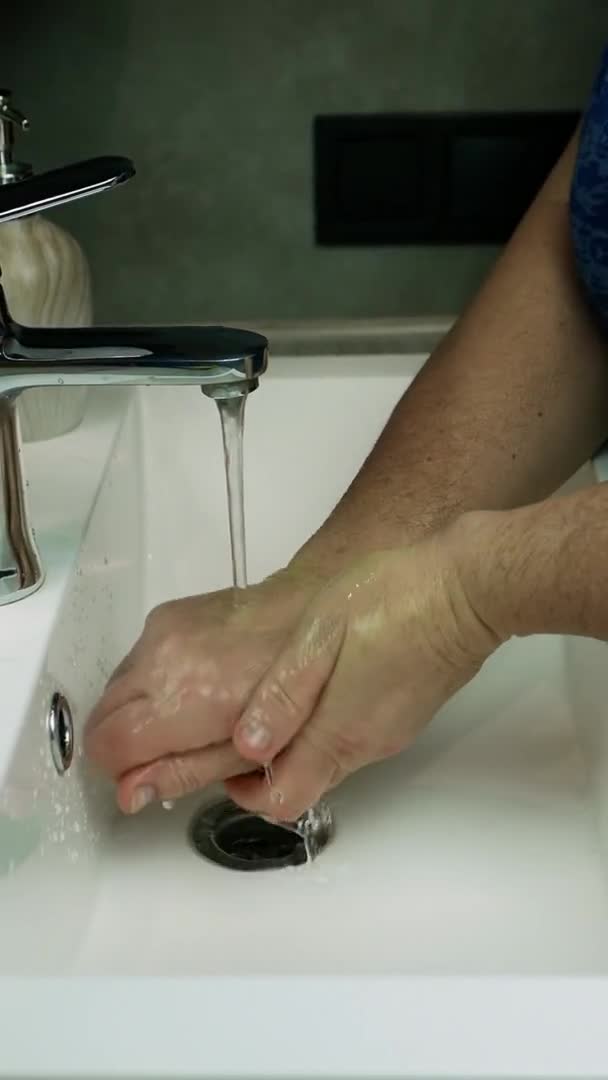 Vertikales Händewaschen Vorbeugung Gegen Die Coronavirus Pandemie Hände Mit Warmem — Stockvideo