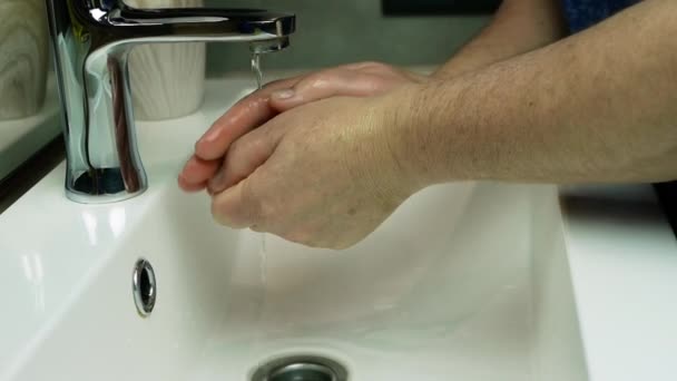 Vorbeugung Gegen Die Coronavirus Pandemie Hände Mit Warmem Wasser Und — Stockvideo