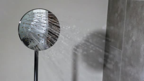 淋浴时打开水压 淋浴头 — 图库视频影像