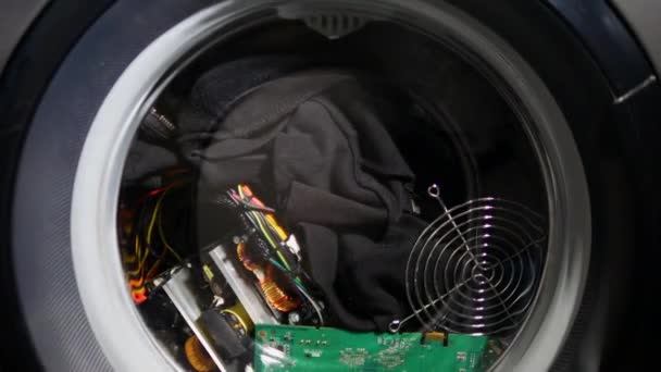 Focus Soft Wash Computer Parts Washing Machine Radio Microcircuits Washing — Stock Video