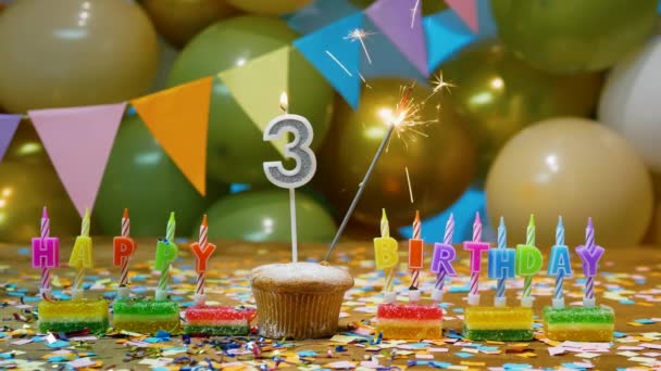 幸せな誕生日 3歳の子供 美しい誕生日の背景番号3 誕生日ケーキのスクリーンセーバーキャンドル 輝きと落下コンフェッティの装飾 — ストック動画