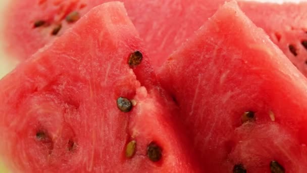 Natürliche Frische Wassermelone Dreht Sich Auf Dem Tisch Wassermelonenscheiben — Stockvideo