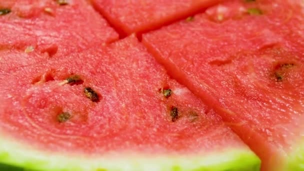 Natürliche Frische Wassermelone Dreht Sich Auf Dem Tisch Wassermelonenscheiben — Stockvideo