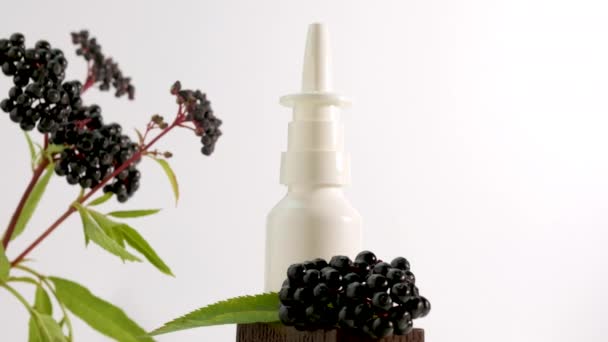 Beyaz Arka Planda Siyah Dutlu Burun Spreyi Homeopatik Tedavi Masada — Stok video