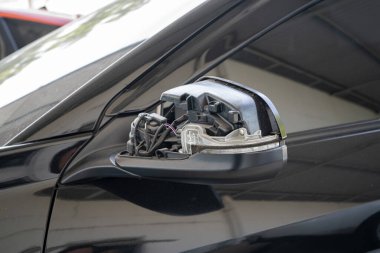 Kırık Dikiz Aynası Arabası 