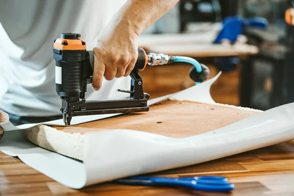 Carpenter Using Nail Gun Staple Gun Replace Vinyl Upholstery Fabric — ストック写真