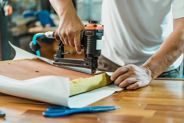 Carpenter Using Nail Gun Staple Gun Replace Vinyl Upholstery Fabric — ストック写真