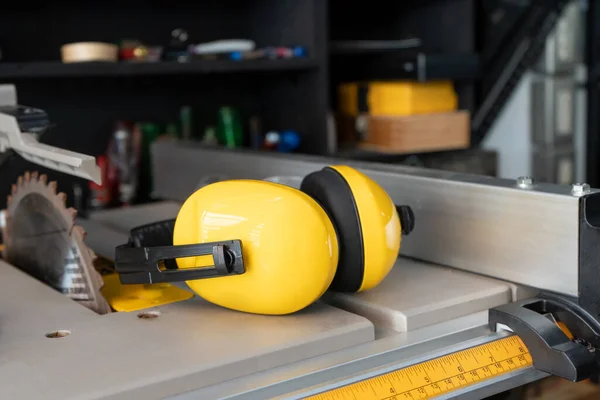 Earmuffs Electric Saw Table Workshop Woodwork Safety Concept Selective Focus — Fotografia de Stock