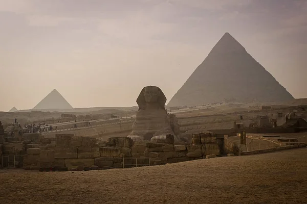 吉萨金字塔和狮身人面像 — 图库照片