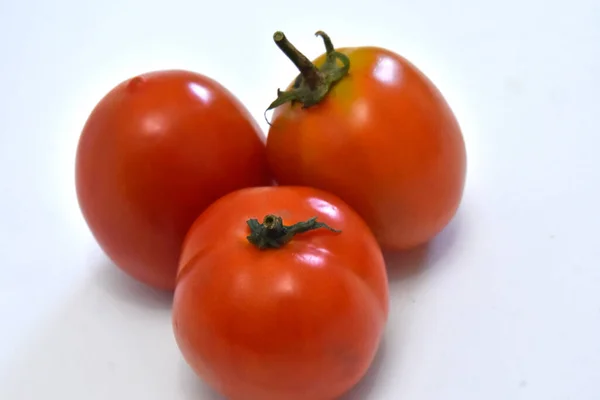 Verse Tomatenvruchten Geïsoleerd Witte Achtergrond — Stockfoto