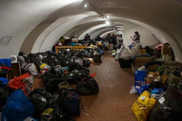 Uzhhorod Ukraine February 2022 Volunteers Sort Donations Centre Sovyne Hnizdo — Free Stock Photo