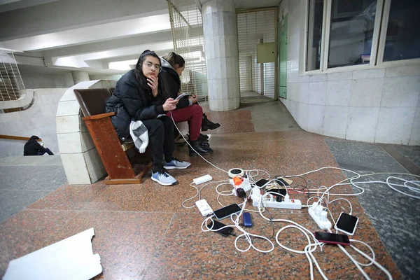Kharkiv Ukraine February 2022 Boy Charges His Phone Takes Shelter — Free Stock Photo